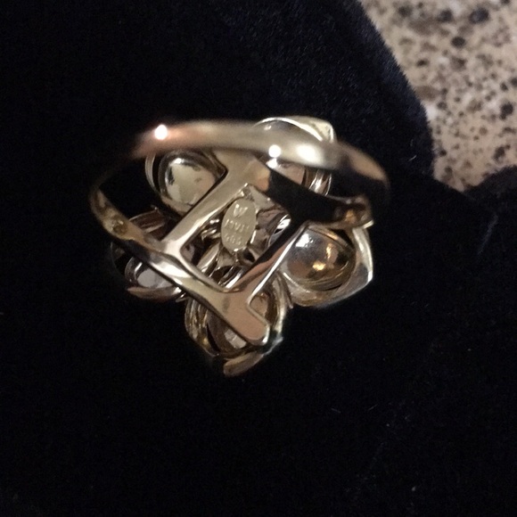 14k flower ring - Picture 4 of 8